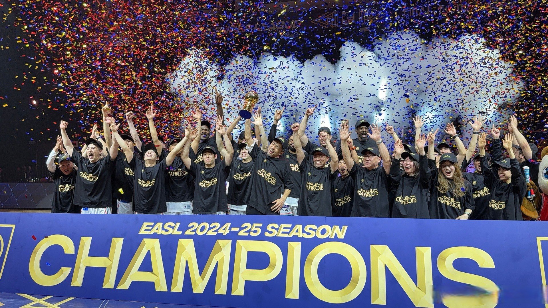 东亚球队全队表现出色跻身四强 东亚球队全队表现出色跻身四强