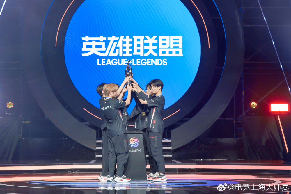 包含G2鏖战EDG，Chovy打出惊人五杀强强对话小组赛，引爆全场热议的词条