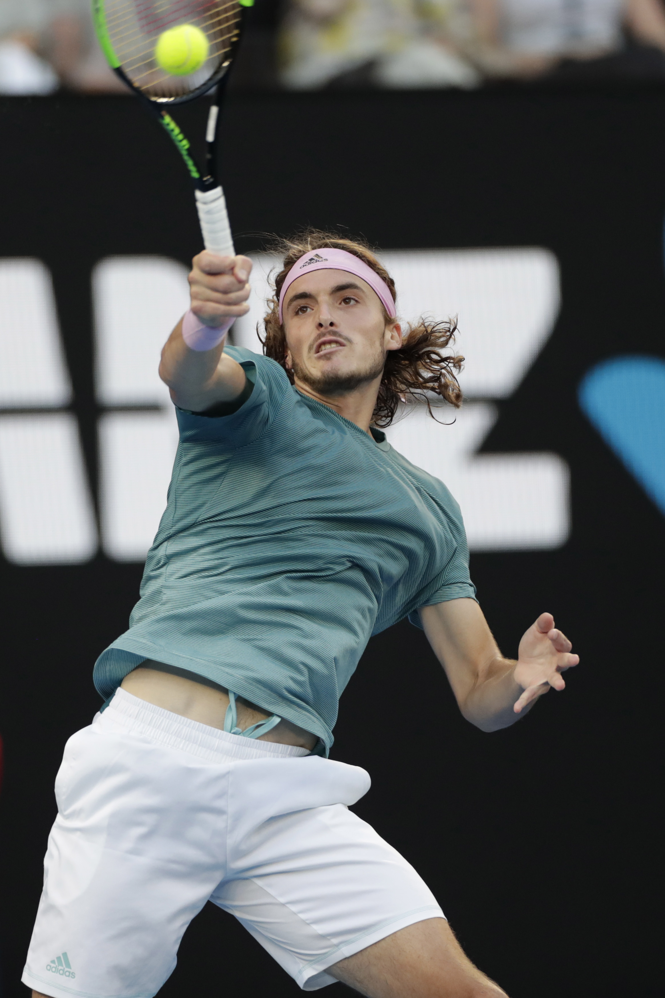 意大利网球队力克美国网球队，西西帕斯统治全场