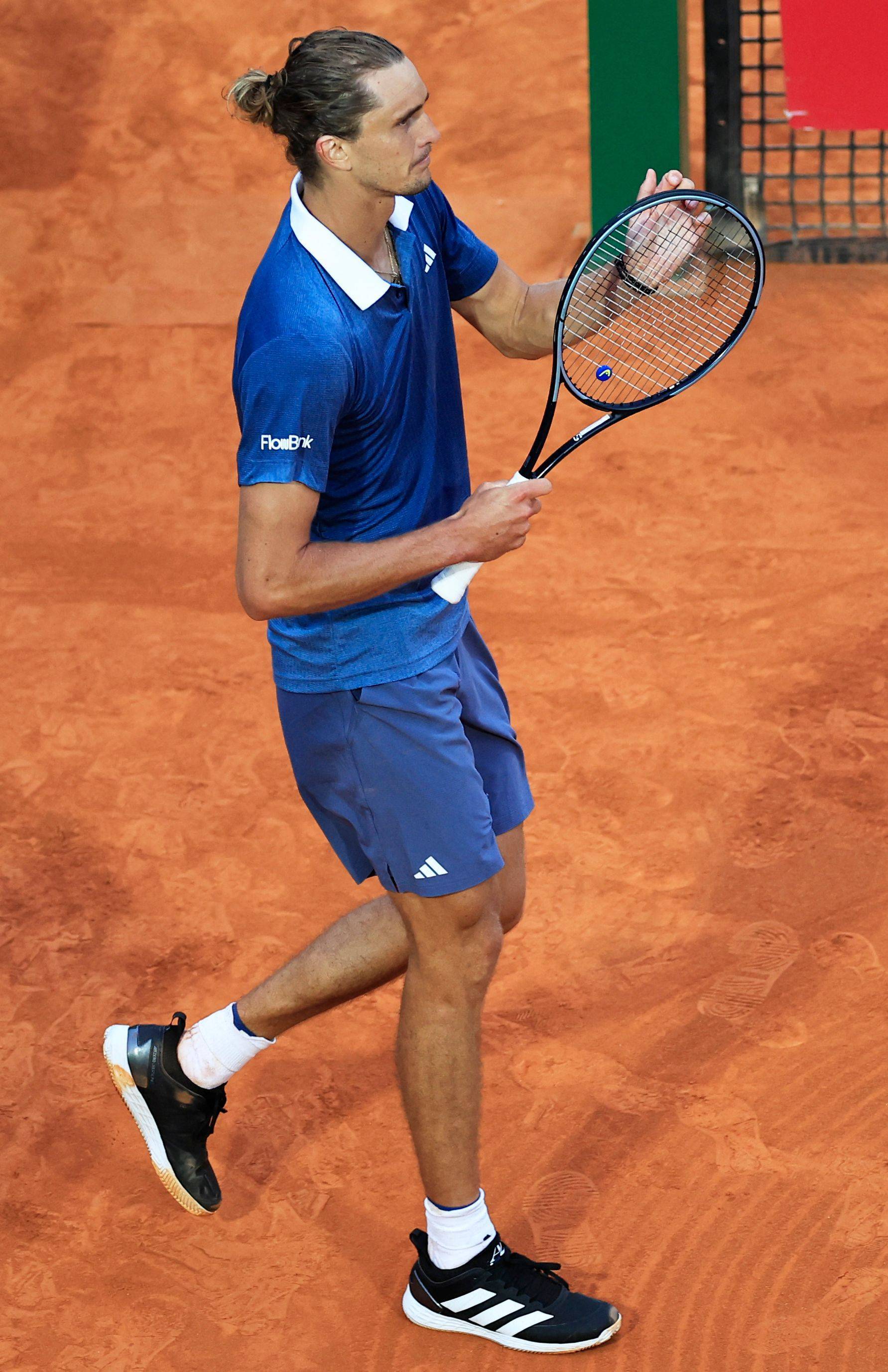 开云体育直播-关于日本网球队碾压世界网球队，兹维列夫爆发神勇的信息