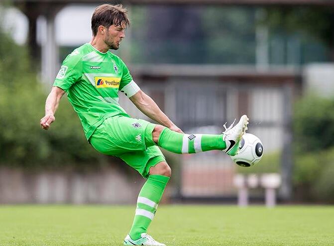 开云体育-关于普鲁士门兴客场逆转取胜，领先他队一步的信息