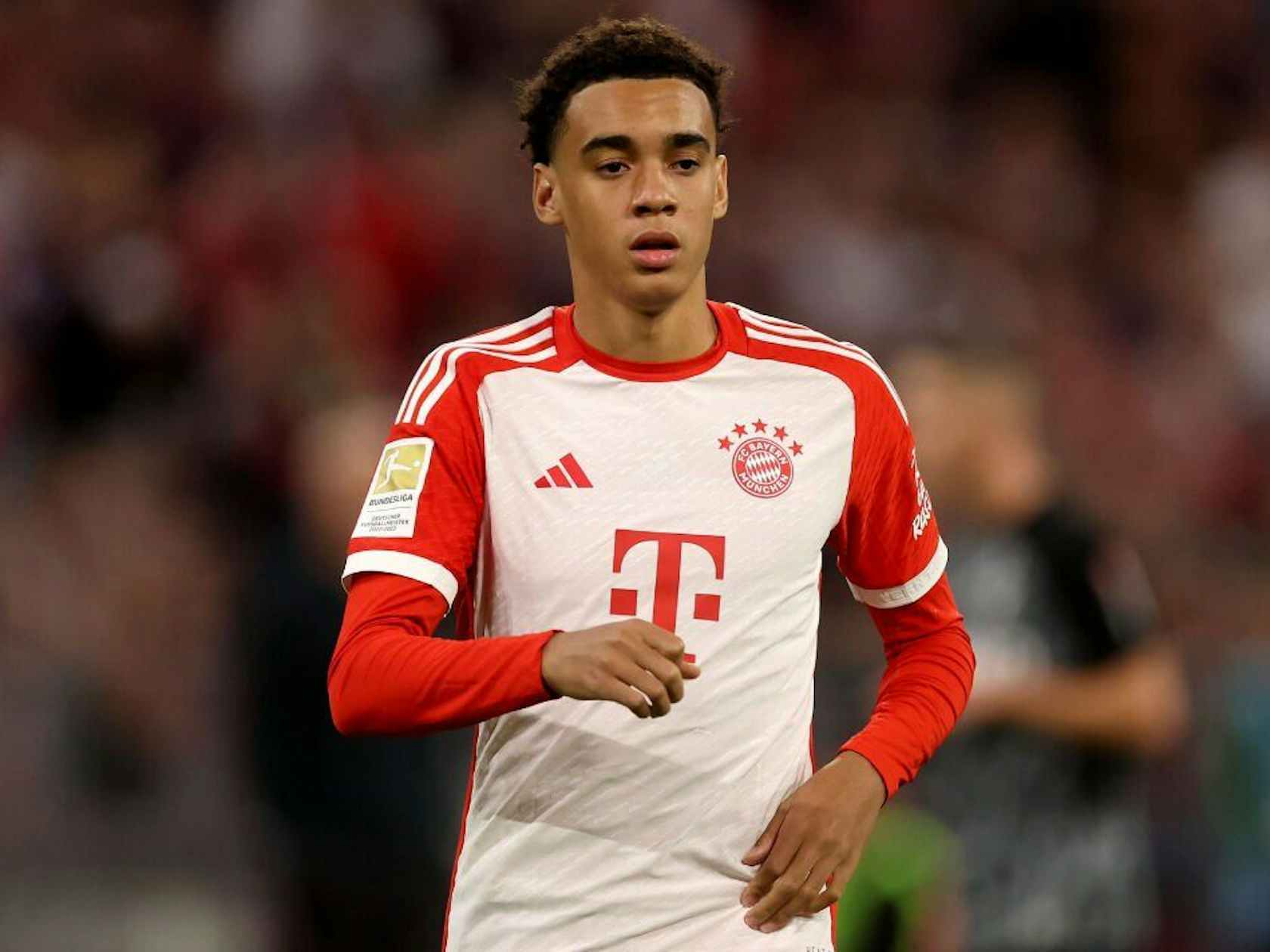 拜仁慕尼黑三连胜，成功晋级欧冠小组赛的简单介绍