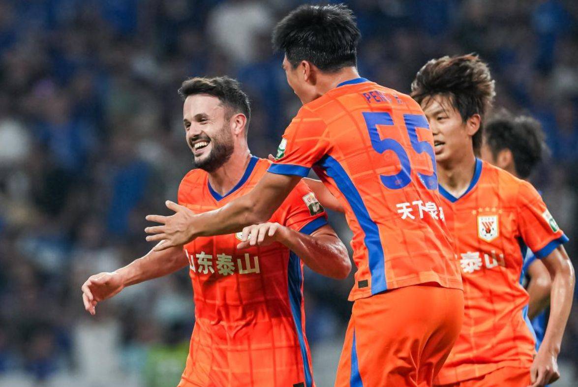 中超球员表现抢眼,引发国际关注 中超球员表现抢眼,引发国际关注