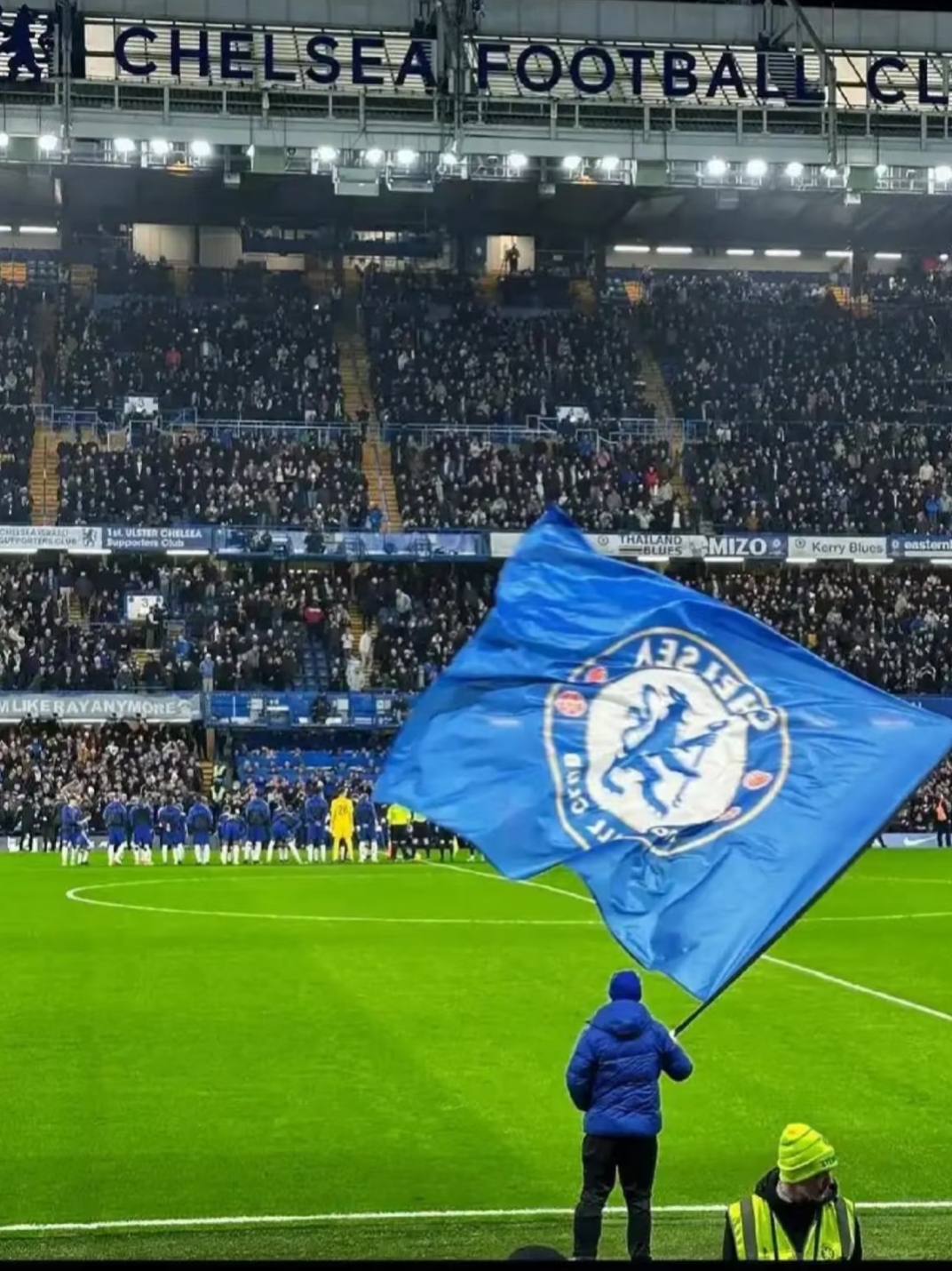 包含切尔西客场遭遇三连败，赛季前景蒙阴影的词条