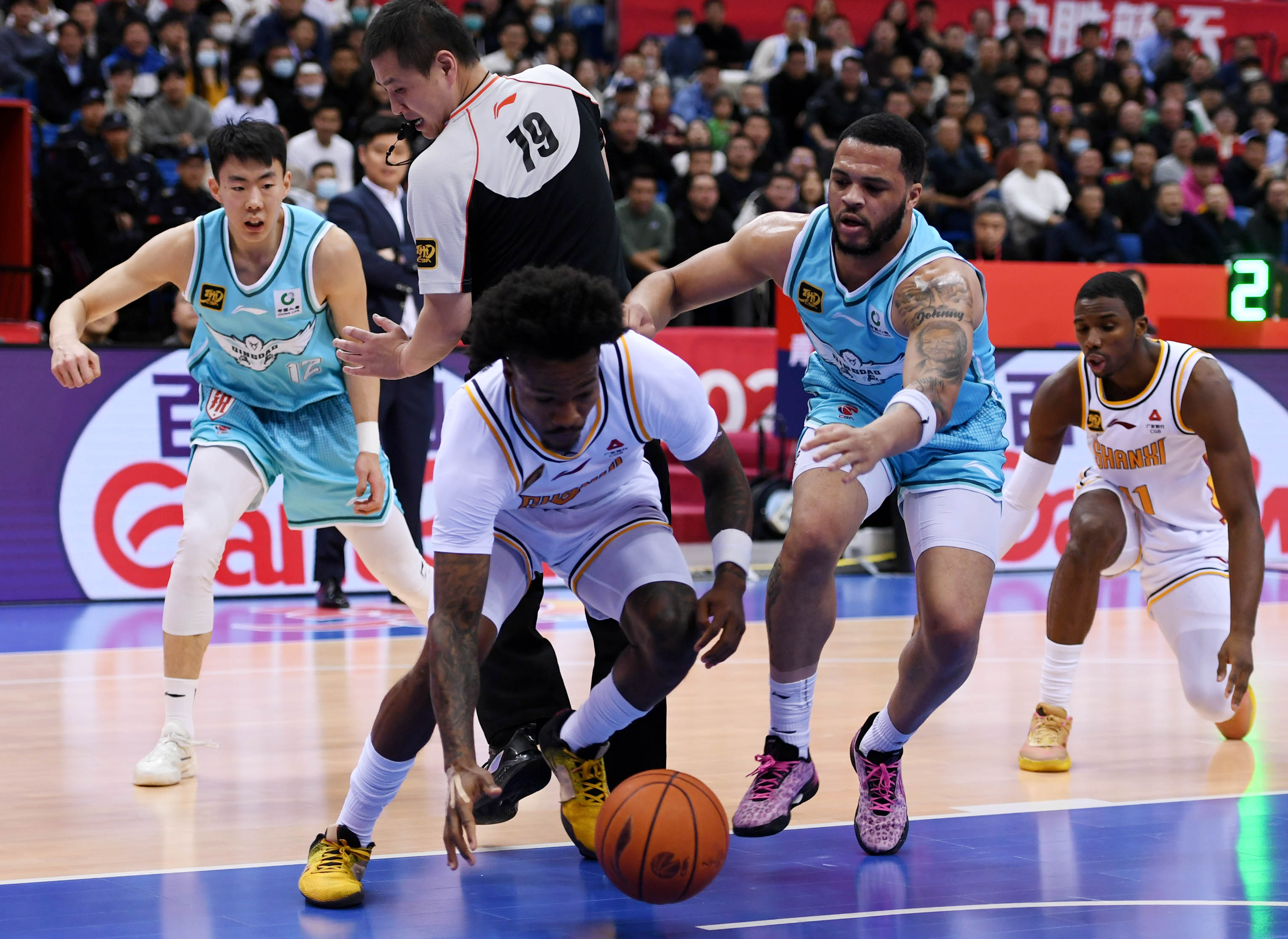 山东队逆转鹈鹕，戈贝尔点燃赛场的简单介绍